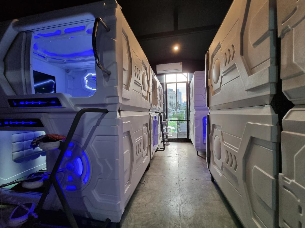 Met A Space Pod @Phrom Phong Bangkok Exterior foto