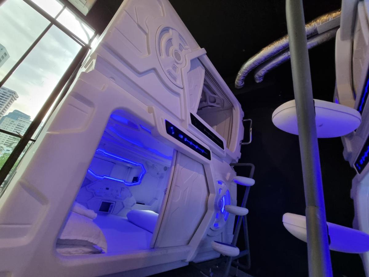 Met A Space Pod @Phrom Phong Bangkok Exterior foto