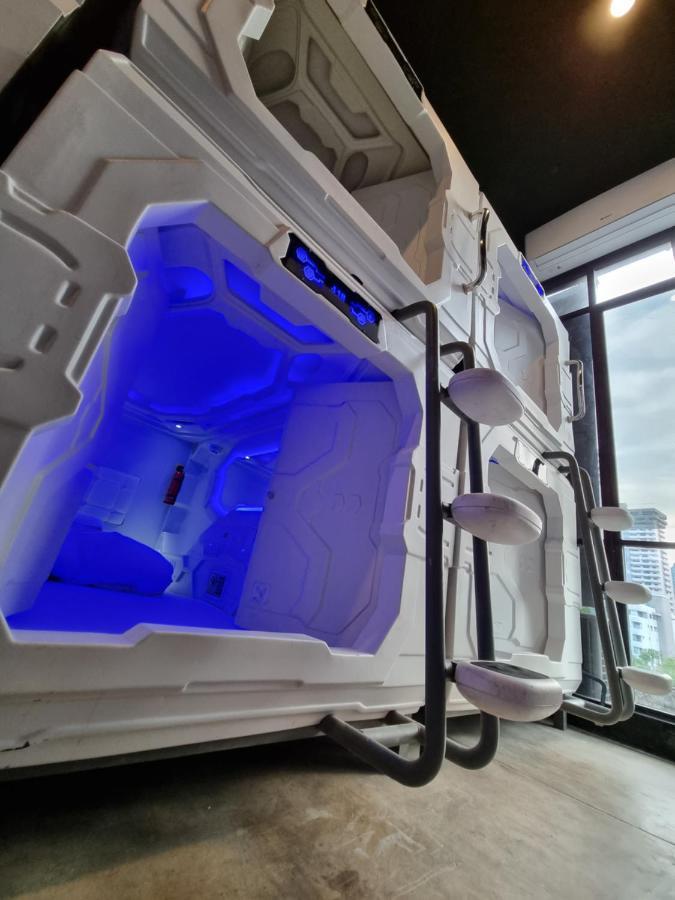 Met A Space Pod @Phrom Phong Bangkok Exterior foto