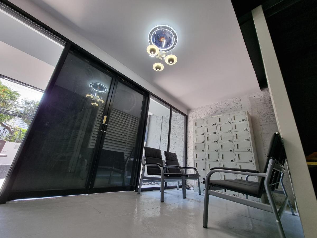 Met A Space Pod @Phrom Phong Bangkok Exterior foto