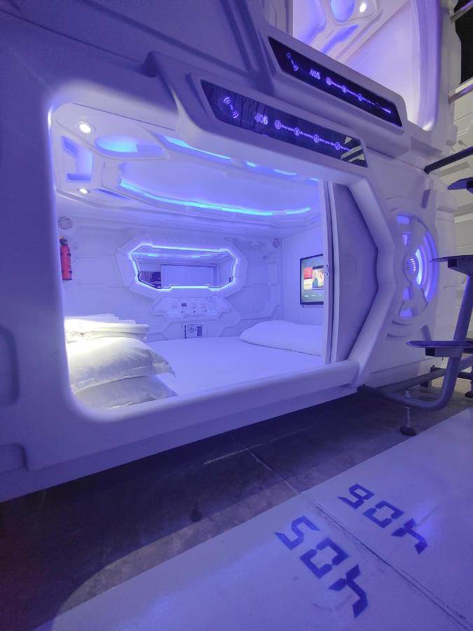 Met A Space Pod @Phrom Phong Bangkok Exterior foto